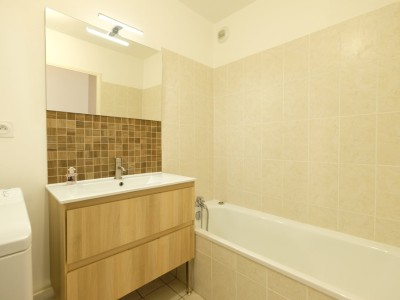 APPARTEMENT T4 A VENDRE - ST ETIENNE FAURIEL - 92.92 m2 - 179000€