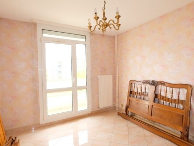 APPARTEMENT T4 A VENDRE - ST ETIENNE FAURIEL - 74.33 m2 - 109 000 €