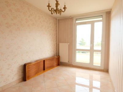 APPARTEMENT T4 A VENDRE - ST ETIENNE FAURIEL - 74.33 m2 - 109 000 €
