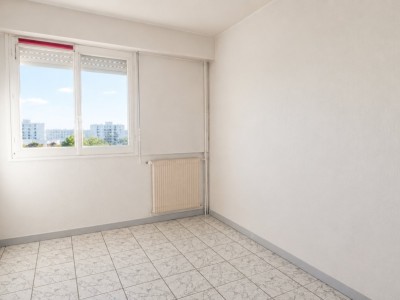 APPARTEMENT T4 A VENDRE - ST ETIENNE FAURIEL - 110.29 m2 - 119 000 €