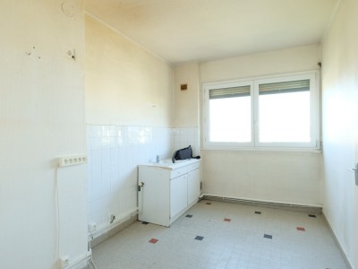 APPARTEMENT T4 A VENDRE - ST ETIENNE FAURIEL - 97 m2 - 97 000 €