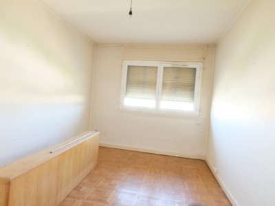 APPARTEMENT T4 A VENDRE - ST ETIENNE FAURIEL - 97 m2 - 97 000 €