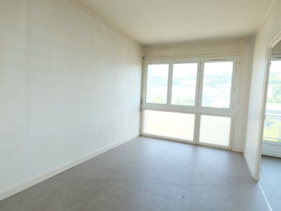 APPARTEMENT T4 A VENDRE - ST ETIENNE FAURIEL - 97 m2 - 97 000 €