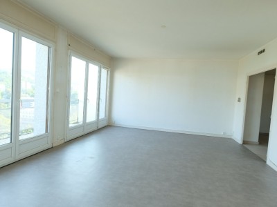 APPARTEMENT T4 A VENDRE - ST ETIENNE FAURIEL - 97 m2 - 97 000 €