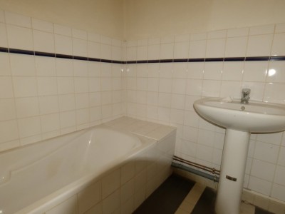 APPARTEMENT T4 A VENDRE - ST ETIENNE FAURIEL - 97 m2 - 97 000 €