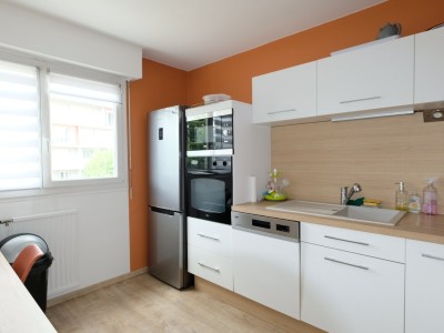 APPARTEMENT T4 A VENDRE - ST ETIENNE MONTPLAISIR - 81.14 m2 - 135000€