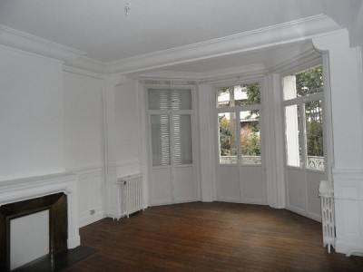 BELLEVUE A LOUER - ST ETIENNE BELLEVUE - 129 m2 - 846 € charges comprises par mois