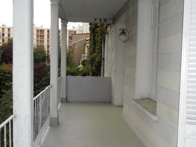 BELLEVUE A LOUER - ST ETIENNE BELLEVUE - 129 m2 - 846 € charges comprises par mois