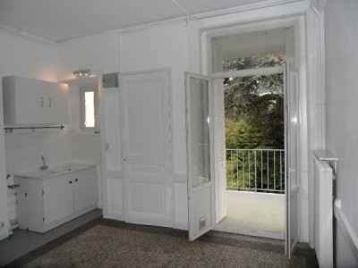 BELLEVUE A LOUER - ST ETIENNE BELLEVUE - 129 m2 - 846 € charges comprises par mois