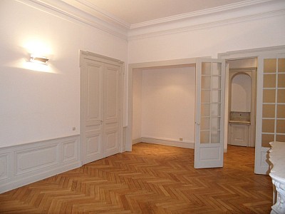 APPARTEMENT T5 A LOUER - ST ETIENNE CENTRE VILLE - 140.41 m2 - 1010€ charges comprises par mois