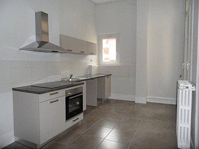 APPARTEMENT T5 A LOUER - ST ETIENNE CENTRE VILLE - 140.41 m2 - 1010€ charges comprises par mois