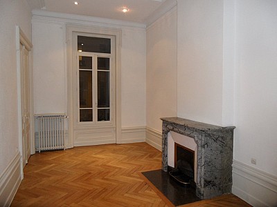 APPARTEMENT T5 A LOUER - ST ETIENNE CENTRE VILLE - 140.41 m2 - 1010€ charges comprises par mois