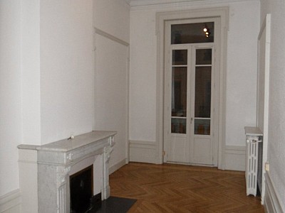 APPARTEMENT T5 A LOUER - ST ETIENNE CENTRE VILLE - 140.41 m2 - 1010€ charges comprises par mois