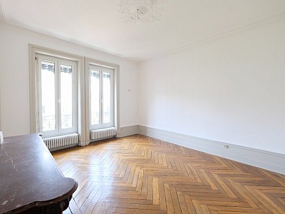 APPARTEMENT T3 A LOUER - ST ETIENNE CENTRE VILLE - 107.02 m2 - 750€ charges comprises par mois