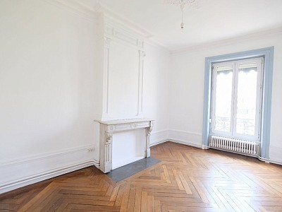 APPARTEMENT T3 A LOUER - ST ETIENNE CENTRE VILLE - 107.02 m2 - 750€ charges comprises par mois