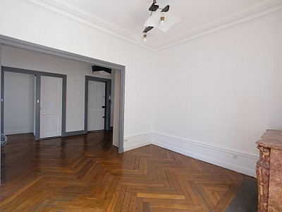 APPARTEMENT T3 A LOUER - ST ETIENNE CENTRE VILLE - 107.02 m2 - 750€ charges comprises par mois