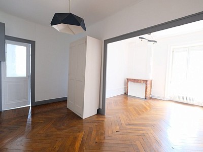 APPARTEMENT T3 A LOUER - ST ETIENNE CENTRE VILLE - 107.02 m2 - 750€ charges comprises par mois
