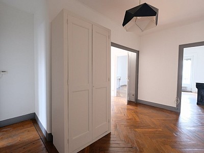 APPARTEMENT T3 A LOUER - ST ETIENNE CENTRE VILLE - 107.02 m2 - 750€ charges comprises par mois