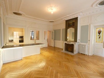 APPARTEMENT T5 A LOUER - ST ETIENNE CENTRE VILLE - 226 m2 - 1700 € charges comprises par mois