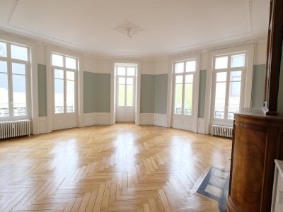 APPARTEMENT T5 A LOUER - ST ETIENNE CENTRE VILLE - 226 m2 - 1700 € charges comprises par mois