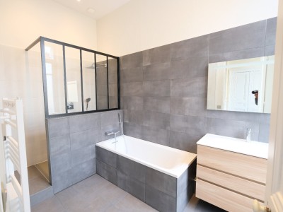 APPARTEMENT T5 A LOUER - ST ETIENNE CENTRE VILLE - 226 m2 - 1700 € charges comprises par mois