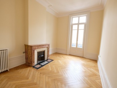 APPARTEMENT T5 A LOUER - ST ETIENNE CENTRE VILLE - 226 m2 - 1700 € charges comprises par mois