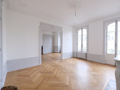 APPARTEMENT T5 A LOUER - ST ETIENNE CENTRE VILLE - 151.65 m2 - 1400€ charges comprises par mois
