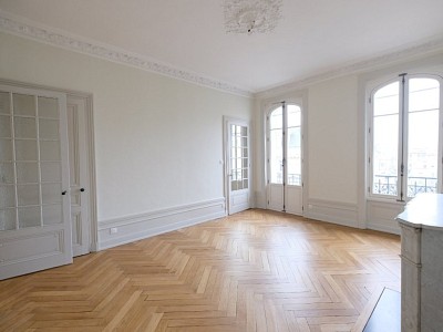 APPARTEMENT T5 A LOUER - ST ETIENNE CENTRE VILLE - 151.65 m2 - 1400€ charges comprises par mois