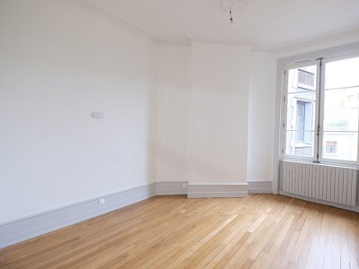 APPARTEMENT T5 A LOUER - ST ETIENNE CENTRE VILLE - 151.65 m2 - 1400€ charges comprises par mois