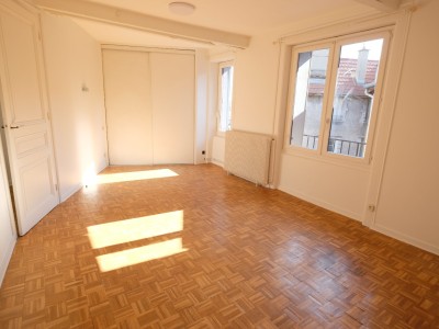 APPARTEMENT T5 A LOUER - ST ETIENNE CENTRE VILLE - 124.24 m2 - 920€ charges comprises par mois