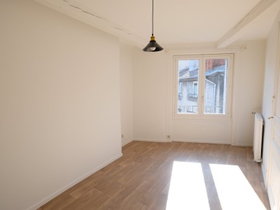 APPARTEMENT T5 A LOUER - ST ETIENNE CENTRE VILLE - 124.24 m2 - 920€ charges comprises par mois