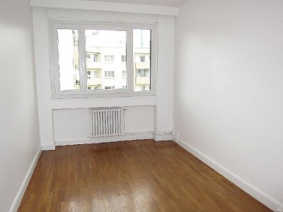 APPARTEMENT T5 A LOUER - ST ETIENNE CENTRE VILLE - 106.74 m2 - 880 € charges comprises par mois