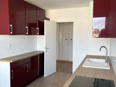 APPARTEMENT T5 A LOUER - ST ETIENNE FACULTE / CENTRE DEUX - 115.28 m2 - 940�&euro; charges comprises par mois