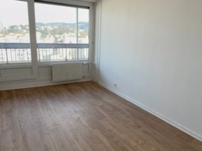APPARTEMENT T5 A LOUER - ST ETIENNE FACULTE / CENTRE DEUX - 115.28 m2 - 940�&euro; charges comprises par mois