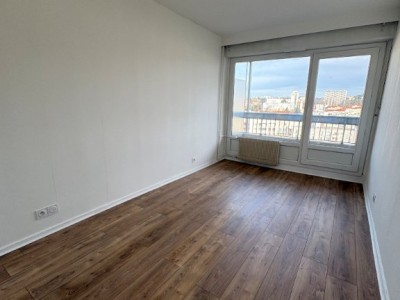 APPARTEMENT T5 A LOUER - ST ETIENNE FACULTE / CENTRE DEUX - 115.28 m2 - 940�&euro; charges comprises par mois