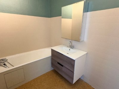 APPARTEMENT T5 A LOUER - ST ETIENNE FACULTE / CENTRE DEUX - 115.28 m2 - 940�&euro; charges comprises par mois