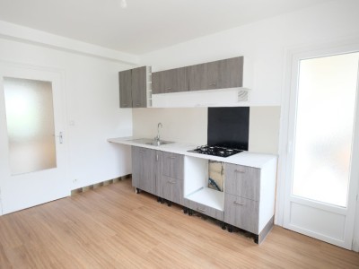 APPARTEMENT T4 A LOUER - ST ETIENNE FAURIEL - 111 m2 - 1060€ charges comprises par mois