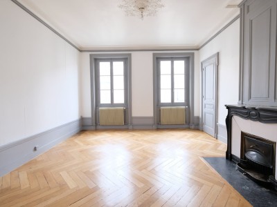APPARTEMENT T5 A LOUER - ST ETIENNE PLACE DORIAN - 135.63 m2 - 845�&euro; charges comprises par mois