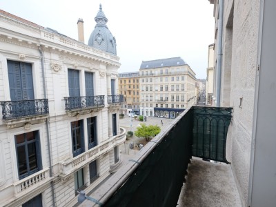 APPARTEMENT T5 A LOUER - ST ETIENNE PLACE DORIAN - 135.63 m2 - 845�&euro; charges comprises par mois