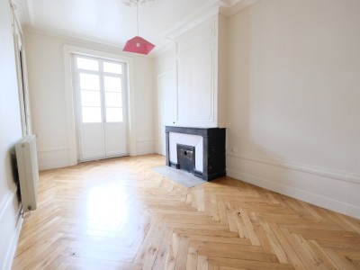APPARTEMENT T5 A LOUER - ST ETIENNE PLACE DORIAN - 135.63 m2 - 845�&euro; charges comprises par mois