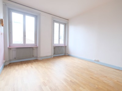 APPARTEMENT T5 A LOUER - ST ETIENNE PLACE DORIAN - 135.63 m2 - 845�&euro; charges comprises par mois