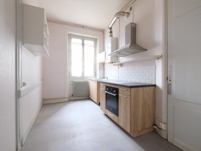 APPARTEMENT T5 A LOUER - ST ETIENNE PLACE DORIAN - 135.63 m2 - 845�&euro; charges comprises par mois