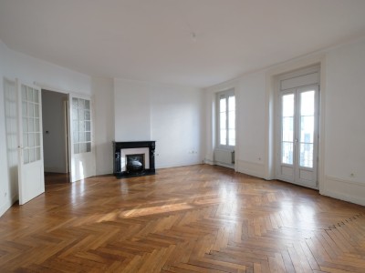 APPARTEMENT T5 A LOUER - ST ETIENNE PREFECTURE - 158 m2 - 970�&euro; charges comprises par mois