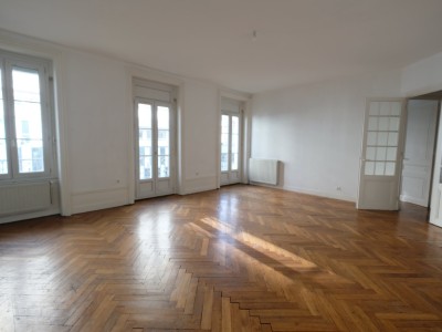 APPARTEMENT T5 A LOUER - ST ETIENNE PREFECTURE - 158 m2 - 970�&euro; charges comprises par mois