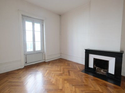 APPARTEMENT T5 A LOUER - ST ETIENNE PREFECTURE - 158 m2 - 970�&euro; charges comprises par mois