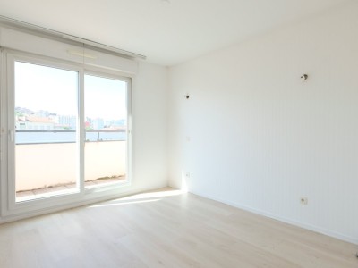 APPARTEMENT T5 A VENDRE - ST ETIENNE CARNOT - 105.48 m2 - 219000€