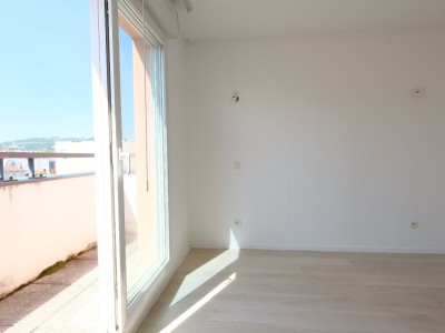 APPARTEMENT T5 A VENDRE - ST ETIENNE CARNOT - 105.48 m2 - 219000€