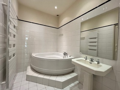 APPARTEMENT T5 A VENDRE - ST ETIENNE BADOUILLRE - 145.8 m2 - 175000€