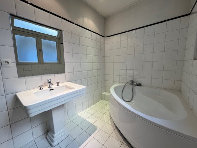 APPARTEMENT T5 A VENDRE - ST ETIENNE BADOUILLRE - 145.8 m2 - 175000€