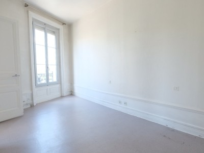 APPARTEMENT T5 A VENDRE - ST ETIENNE CHATEAUCREUX - 146.37 m2 - 135 000 &euro;